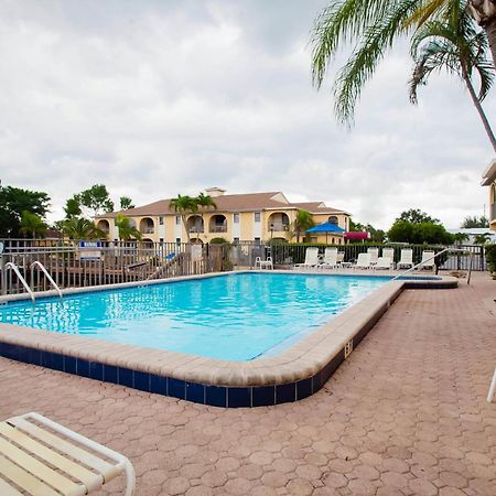Oyo Waterfront Hotel- Cape Coral Fort Myers, Fl Exterior photo