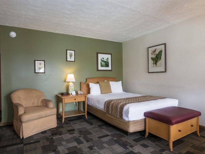 Oyo Waterfront Hotel- Cape Coral Fort Myers, Fl Exterior photo