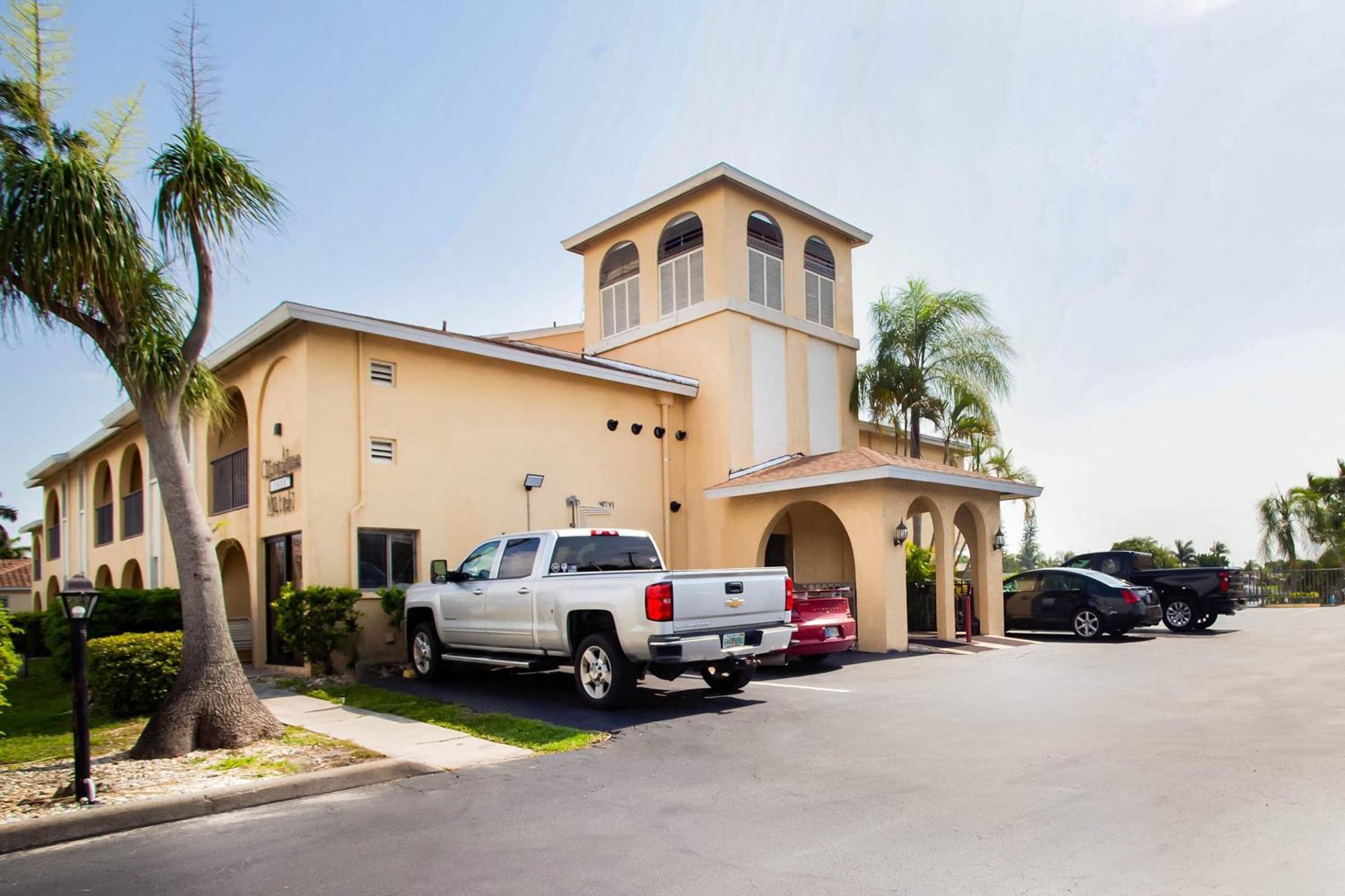 Oyo Waterfront Hotel- Cape Coral Fort Myers, Fl Exterior photo