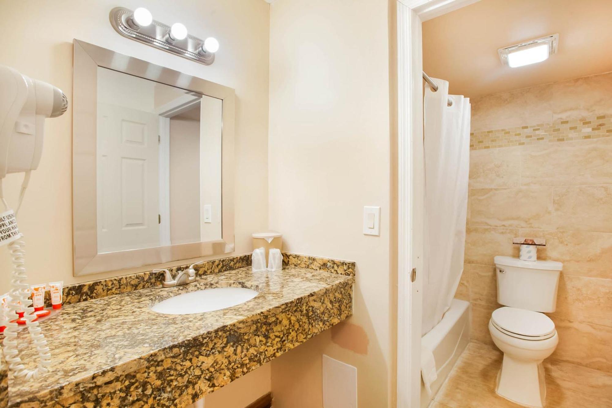 Oyo Waterfront Hotel- Cape Coral Fort Myers, Fl Exterior photo