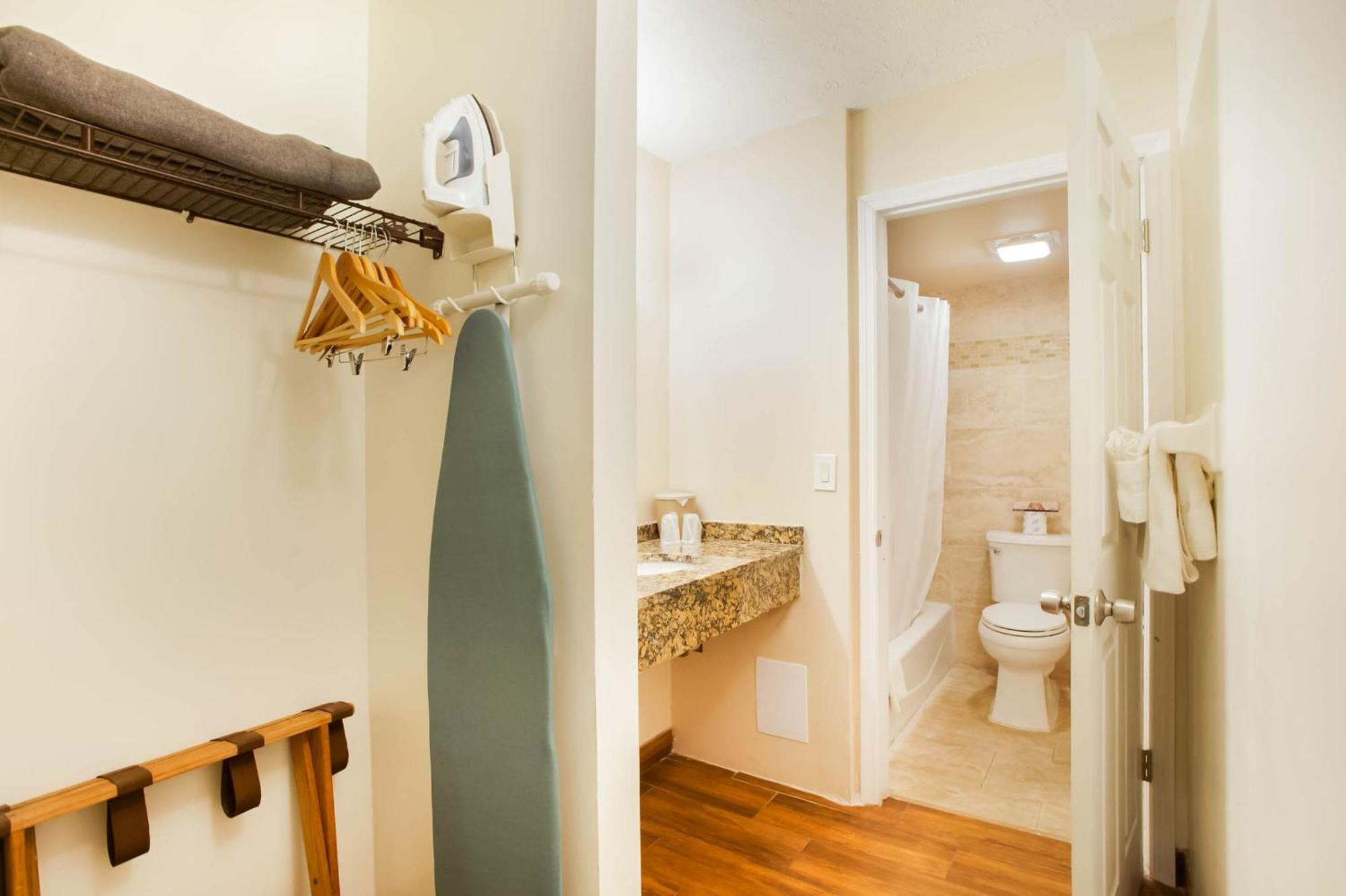 Oyo Waterfront Hotel- Cape Coral Fort Myers, Fl Exterior photo