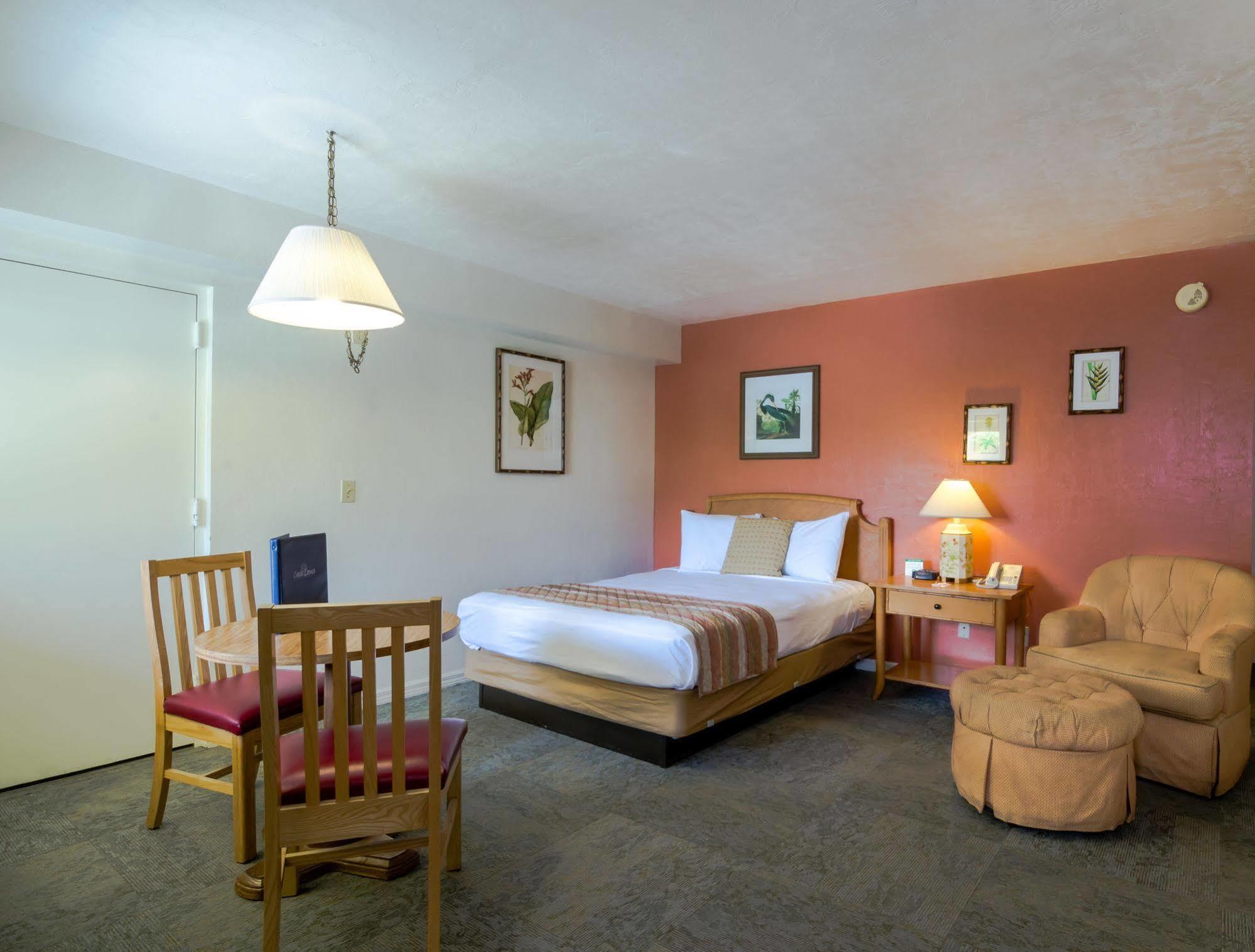 Oyo Waterfront Hotel- Cape Coral Fort Myers, Fl Exterior photo